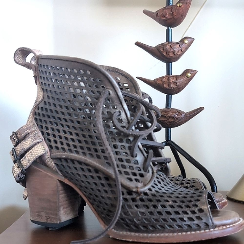 Freebird By Steven Benni Size 9 Lace Up Open Toe Leather Mesh Booty Taupe Snake